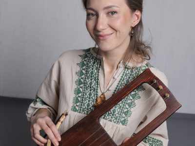 Maria - Tagelharpa & Violin Teacher